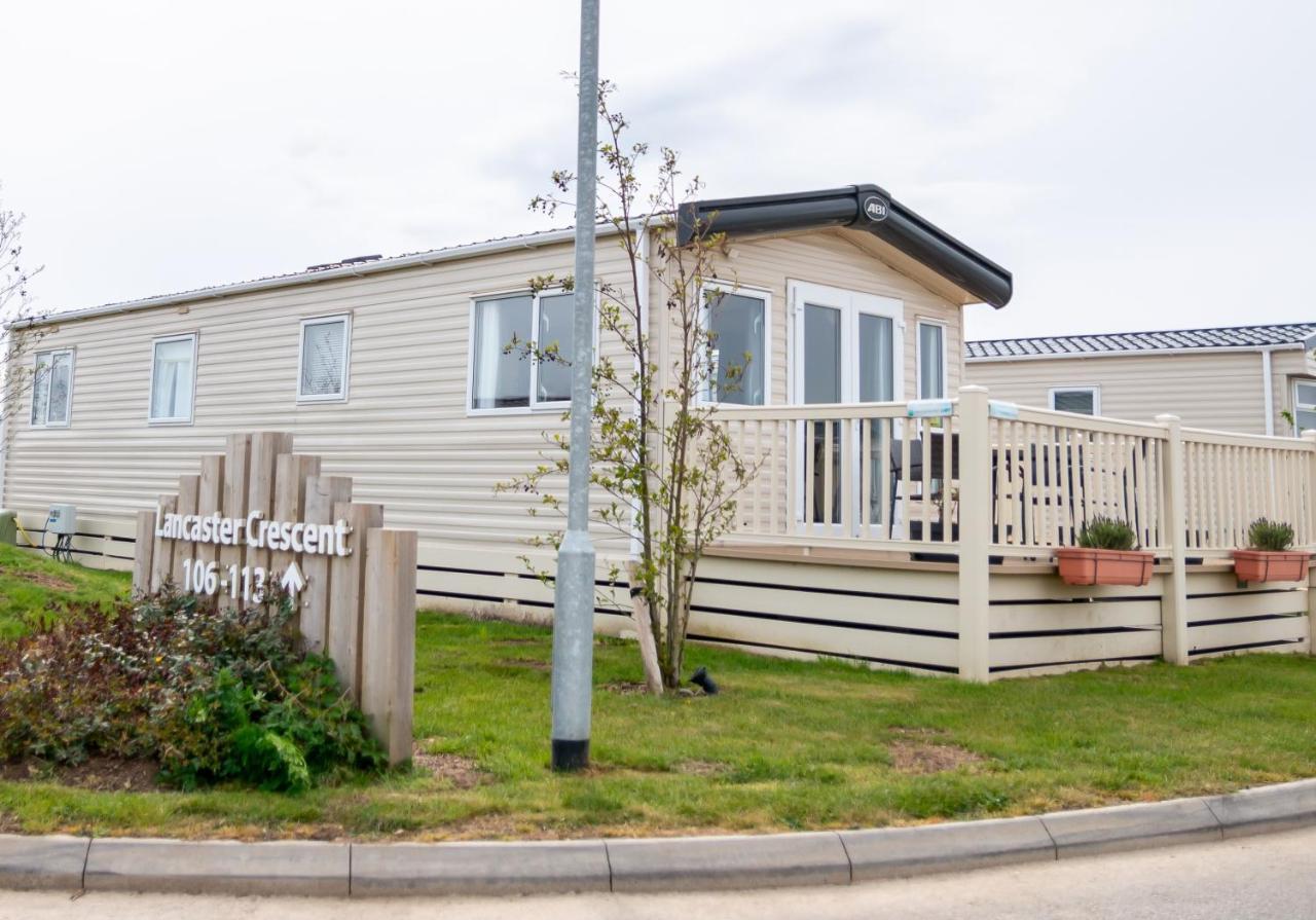 Luxury Lancaster Lodge - The Best Hot Tub Getaway! Tattershall Bagian luar foto
