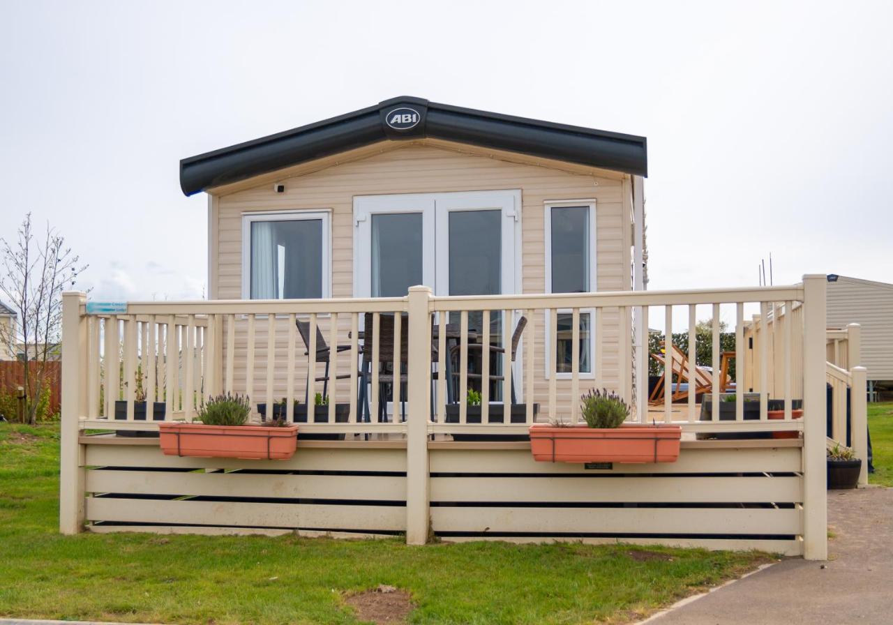 Luxury Lancaster Lodge - The Best Hot Tub Getaway! Tattershall Bagian luar foto