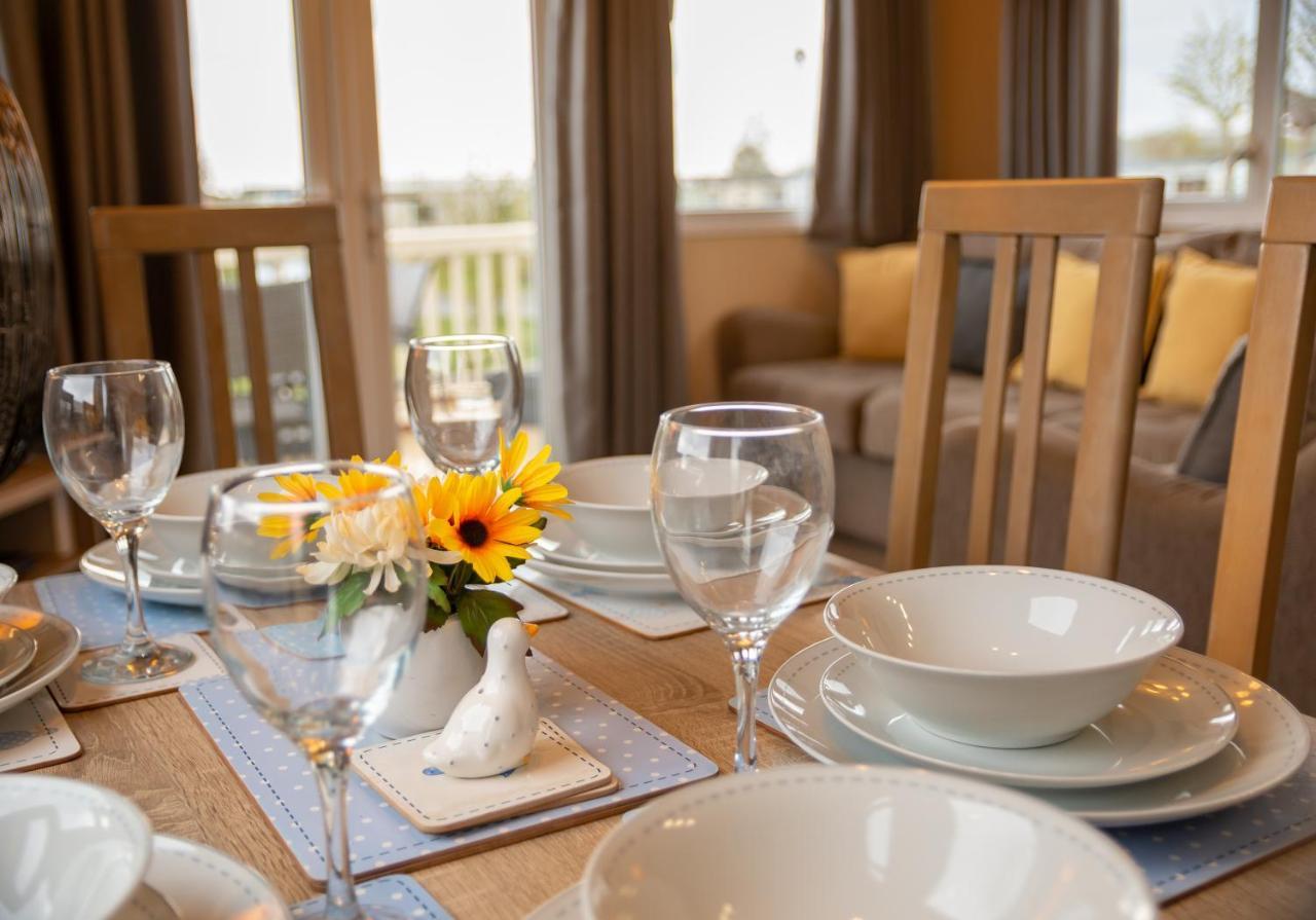 Luxury Lancaster Lodge - The Best Hot Tub Getaway! Tattershall Bagian luar foto