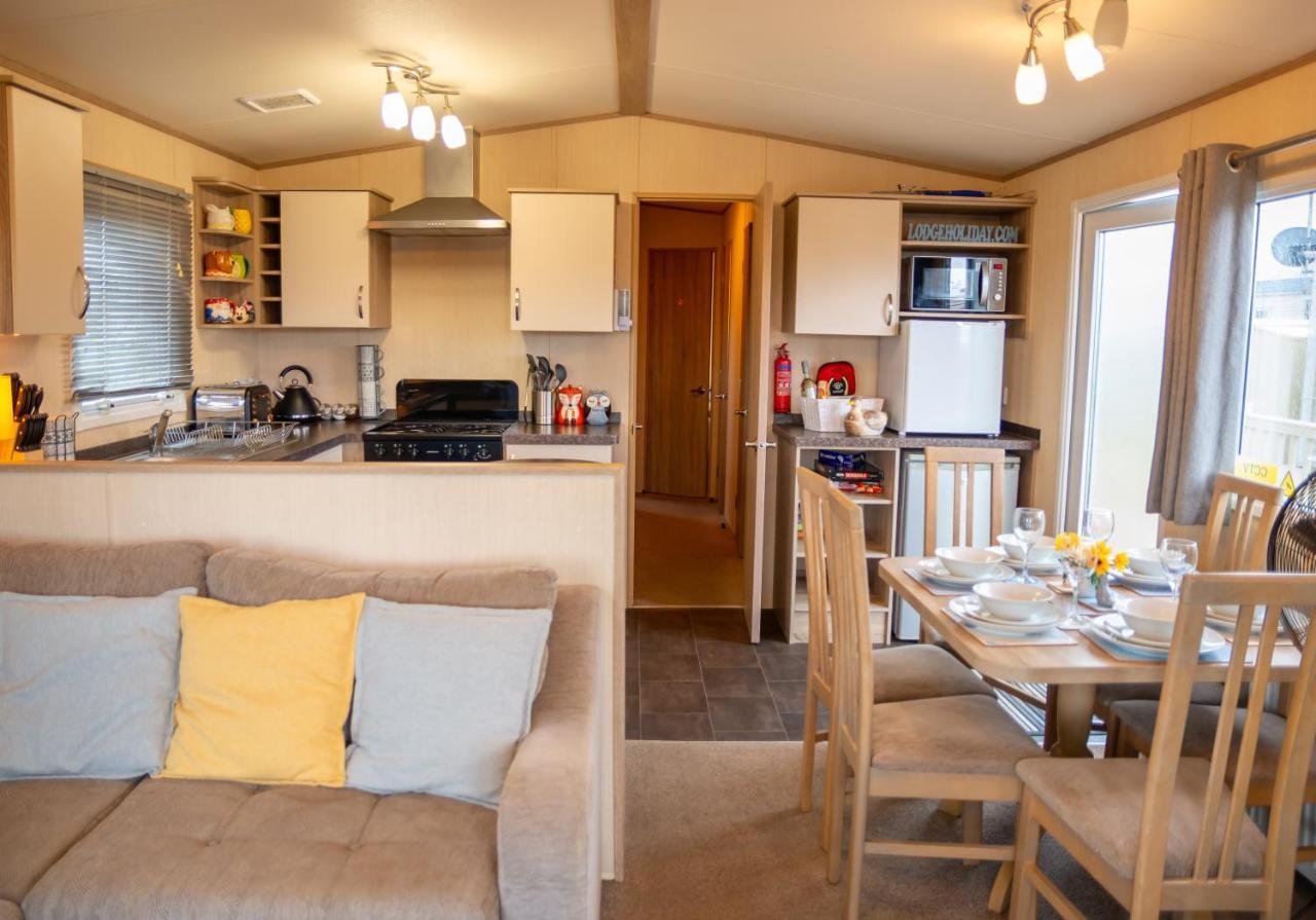 Luxury Lancaster Lodge - The Best Hot Tub Getaway! Tattershall Bagian luar foto
