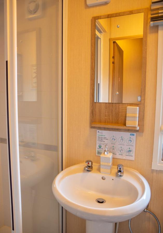 Luxury Lancaster Lodge - The Best Hot Tub Getaway! Tattershall Bagian luar foto