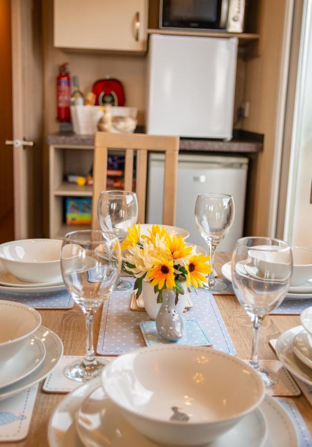 Luxury Lancaster Lodge - The Best Hot Tub Getaway! Tattershall Bagian luar foto