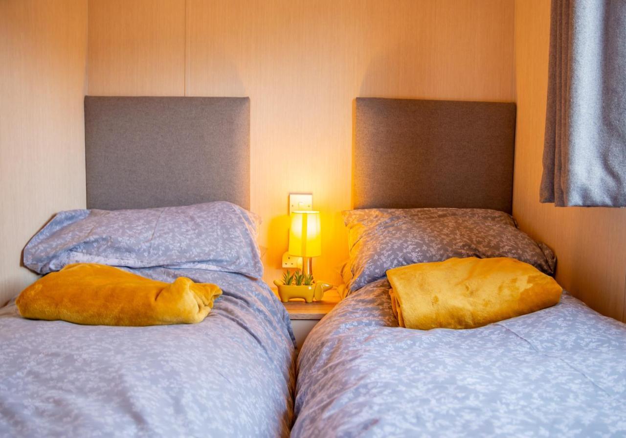 Luxury Lancaster Lodge - The Best Hot Tub Getaway! Tattershall Bagian luar foto