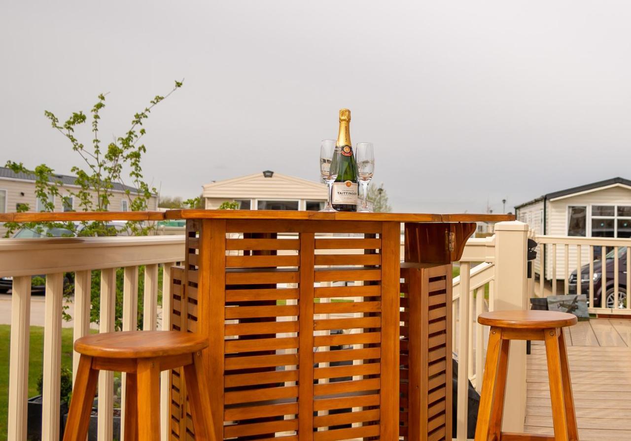 Luxury Lancaster Lodge - The Best Hot Tub Getaway! Tattershall Bagian luar foto