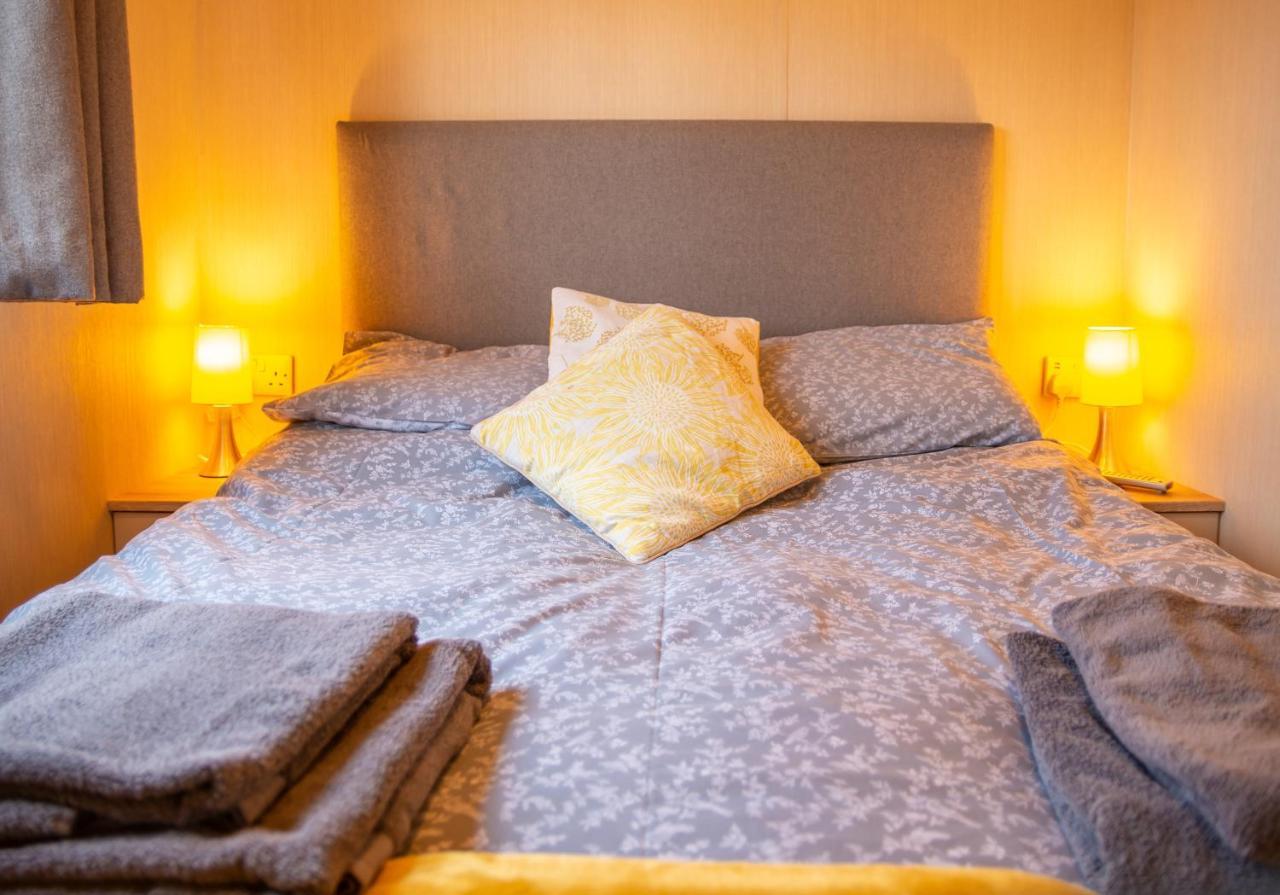 Luxury Lancaster Lodge - The Best Hot Tub Getaway! Tattershall Bagian luar foto