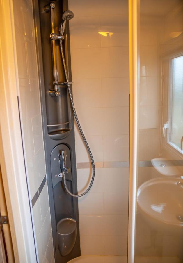 Luxury Lancaster Lodge - The Best Hot Tub Getaway! Tattershall Bagian luar foto