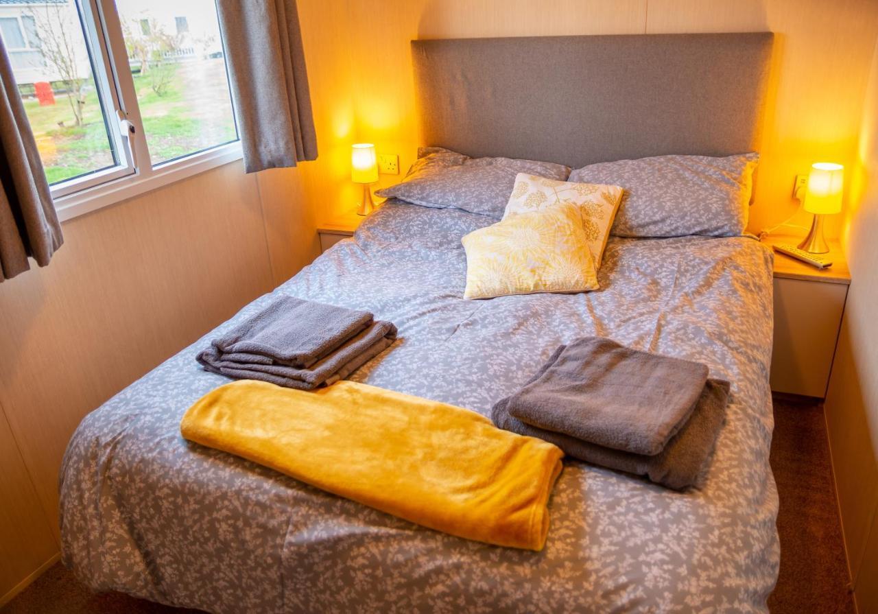 Luxury Lancaster Lodge - The Best Hot Tub Getaway! Tattershall Bagian luar foto