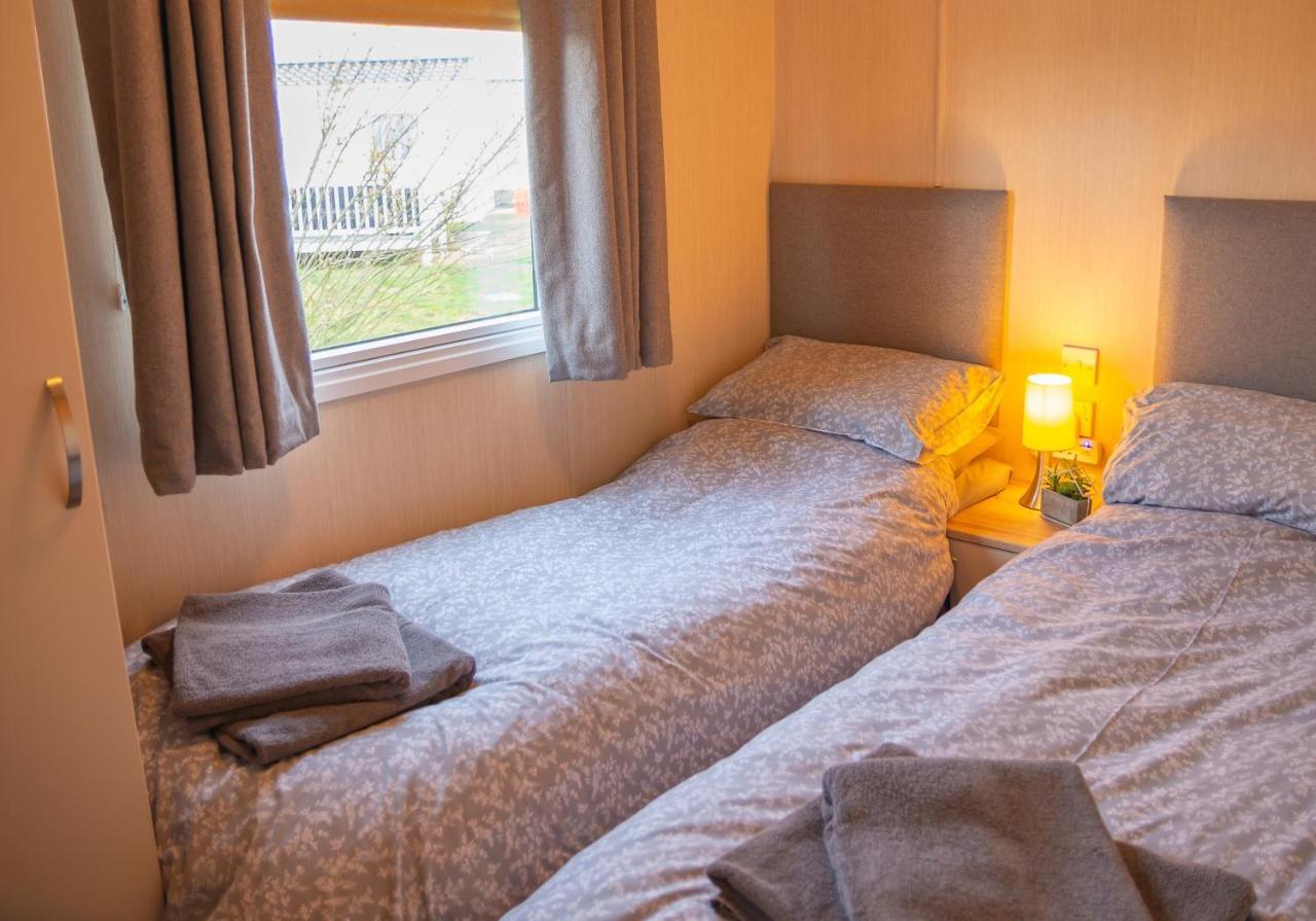 Luxury Lancaster Lodge - The Best Hot Tub Getaway! Tattershall Bagian luar foto