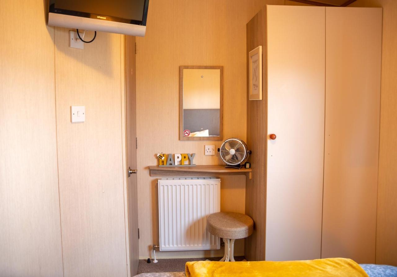 Luxury Lancaster Lodge - The Best Hot Tub Getaway! Tattershall Bagian luar foto