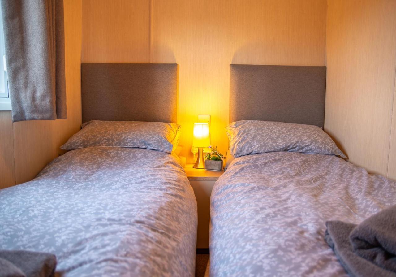 Luxury Lancaster Lodge - The Best Hot Tub Getaway! Tattershall Bagian luar foto