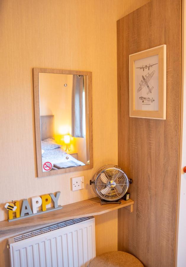 Luxury Lancaster Lodge - The Best Hot Tub Getaway! Tattershall Bagian luar foto